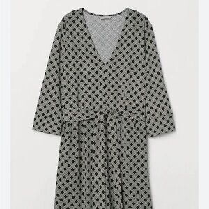 H&M A-Line Flattering Elegant Black & White Geometric Dress with Sash & Pockets